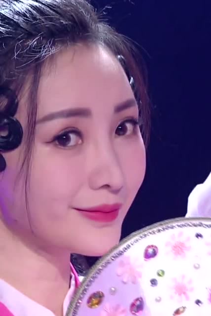 王牌对王牌柳岩白蛇造型好魅啊,你们喜欢吗