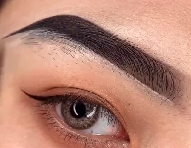 超显气质的复古上扬眉教程来啦.化妆小白都能学会!