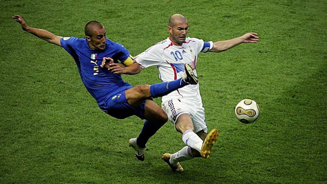 足球不只是进攻!防守也是一门艺术 看看这些防守中的艺术大师