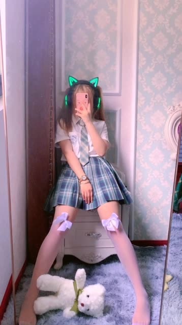 萝莉:jk小姐姐在线扭腰