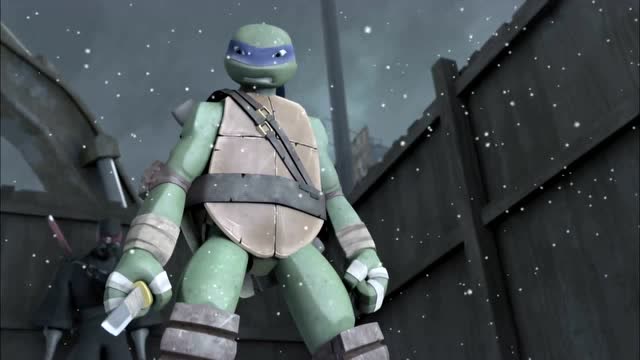 忍者神龟 里奥独自和一群人战斗,从高坡滚进了水坑里又立马爬起来继续