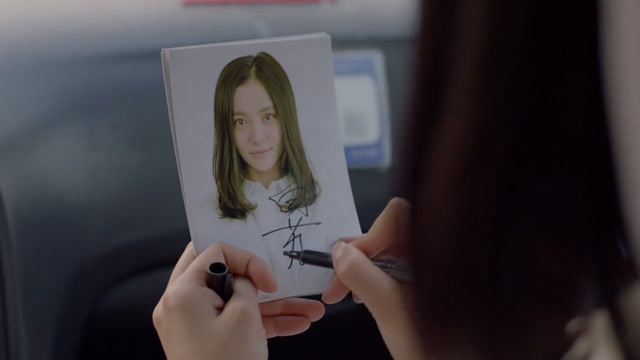 追婚记:白苏改头换脸,还没出名就大派签名照,司机小哥都尴尬了