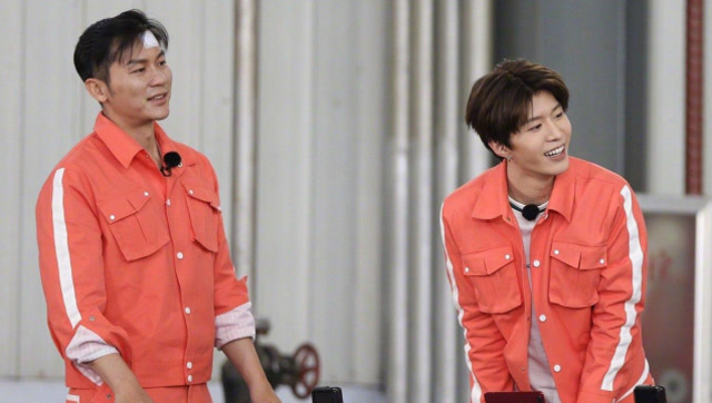 李晨范丞丞同录节目,两人分开走坚持不同框,看着太尴尬!