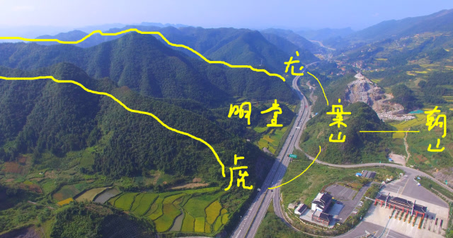 此地青龙白虎保护案山朝山完整这才是极品墓葬宝地