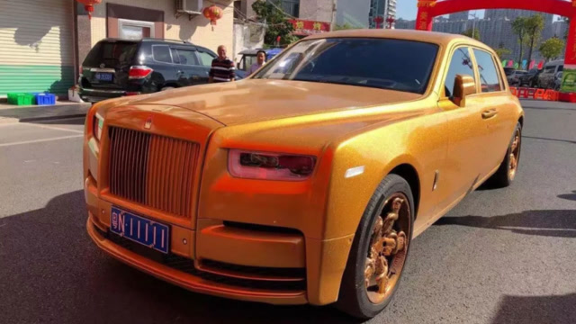 壕气冲天!广东揭阳现"粤n11111"金色劳斯莱斯