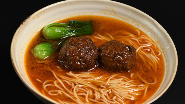 特色狮子头汤面