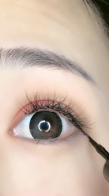 熊猫眼妆了解一下,又野又可爱!超显眼大的!