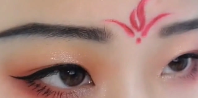 喜欢穿汉服,怎么能不会画花钿呢,简单又好看!