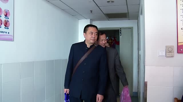 生门:陈小凤连农保都没有,丈夫只得请求村里干部帮忙筹集手术费