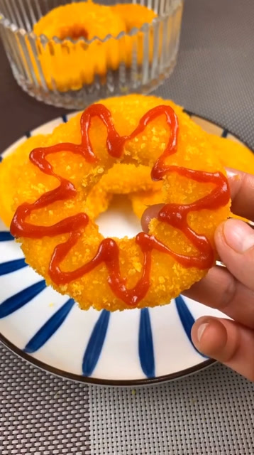 油炸苹果,酥脆的口感好棒哦