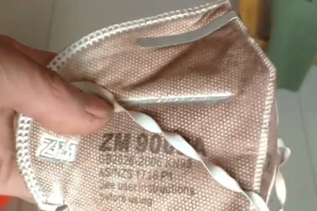 kn95口罩剪开看看里面的效果,真是惊呆我了,你还敢戴吗?