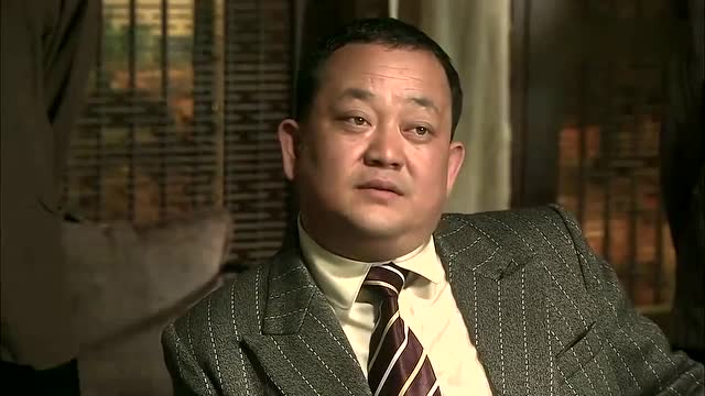 新上海滩许文强抽烟便是愤怒的前奏,人模狗样的金大中这回栽到姥姥家