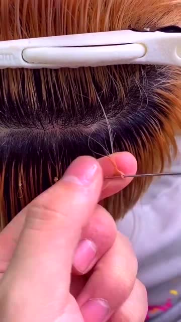 小时候见妈妈织毛衣用的手法,没想到今天竟然还能它用来接头发!