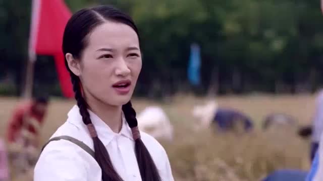 芝麻胡同:辛红把自己的毛巾给严谢擦汗,鹤年露出这种表情