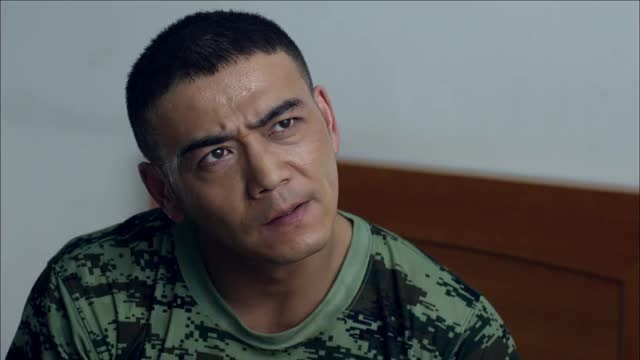 利刃出击刘闯准备大打出手中队长早已做好准备就等认输了