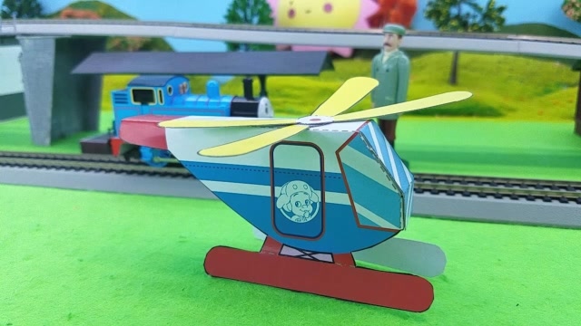 托马斯运送飞机模型
