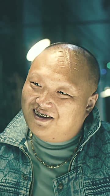 陈凯哥哥来了他就是喜欢喊别人钻小树林不知道这是什么癖好