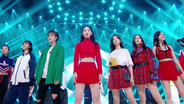 炙热的我们:火箭少女身穿101初舞台服装!回忆逐梦起点,不忘初心!