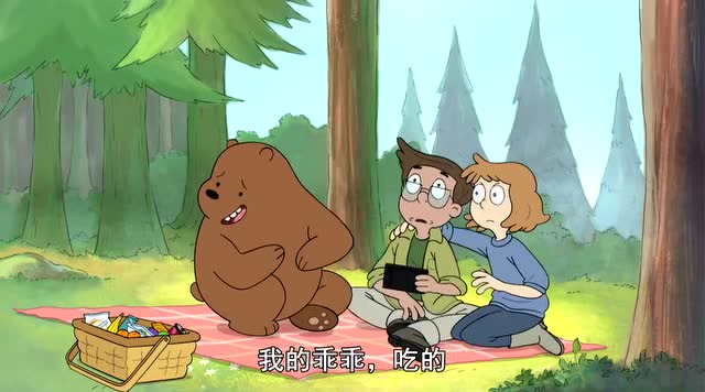 咱们裸熊:灰熊太过分了,不仅打扰人家拍照还吃人家零食