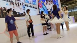 ChinaJoy偶遇新兴女团卖力教粉丝跳舞，场面太燃