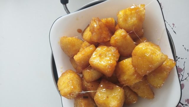 脆甜的拔丝馍,看这糖丝,直流口水了