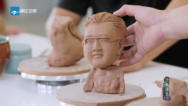 张绍刚泥人头像摔扁了#大家捏张绍刚,张绍刚泥人摔掉地了
