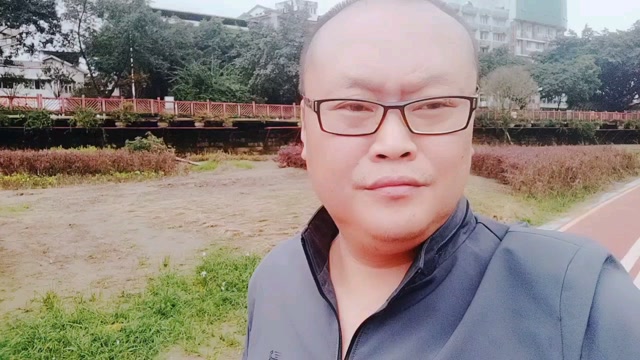 雅安江边自拍#大叔也疯狂