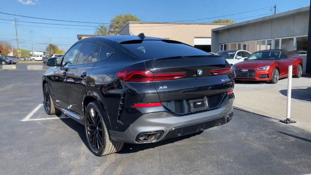 刚收了一台2020款宝马x6m50i,新车刚做完首保,看看二手车值多少