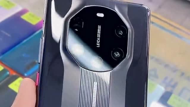 华为mate40保时捷,后面的摄像头是八边形,比那种圆形的漂亮多了!