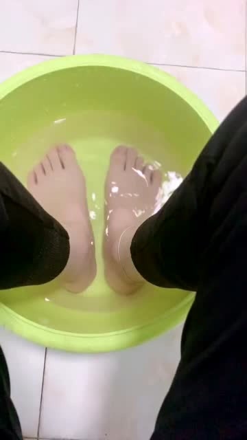 有多少男孩子洗脚是这样的呢?