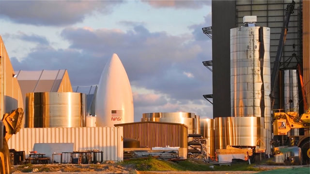 spacex星舰sn9的尾翼加装完成,升级具有人类着陆系统的新鼻锥