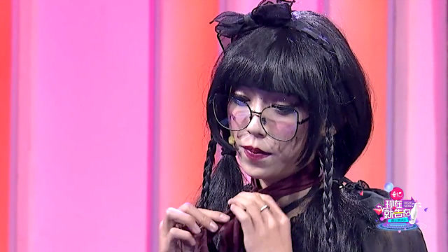 现在就告白年轻小哥男扮女装结果被帅小伙爱上不敢想象这男的是有多美