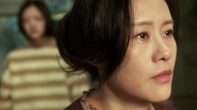 悲伤逆流成河:得知易遥得病的原因,妈妈狠狠打了自己耳光!