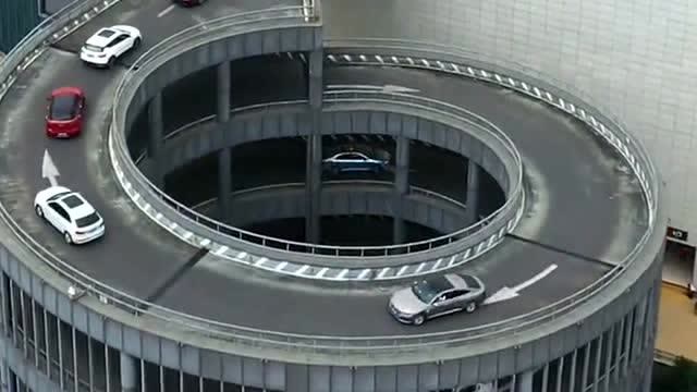 贵阳旋转停车场,几圈转下来脑袋都懵了,一般新手司机都不敢来这里!