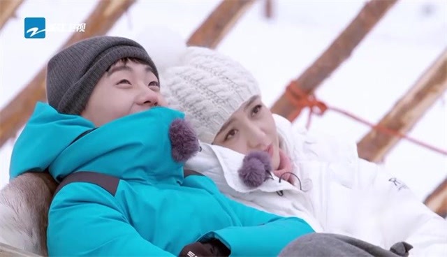 佟丽娅套路钟汉良走路,自己和郭麒麟坐车,嘴巴太厉害了!