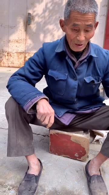 憨厚,耿直,善良的老爷爷.