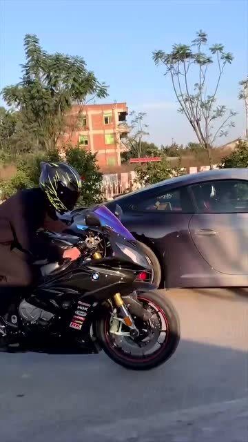 搏一搏单车变摩托,狠一狠单手开大g,帅就完事了!