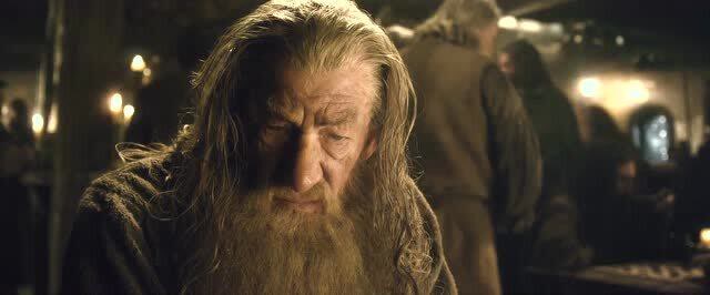 霍比特人史矛革之战:这么大一头熊,快跑吧,不跑就死了!