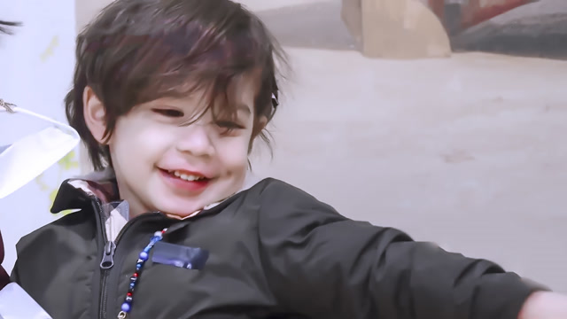 亲姐娜恩认证:建厚好可爱!爸爸:长得像我!