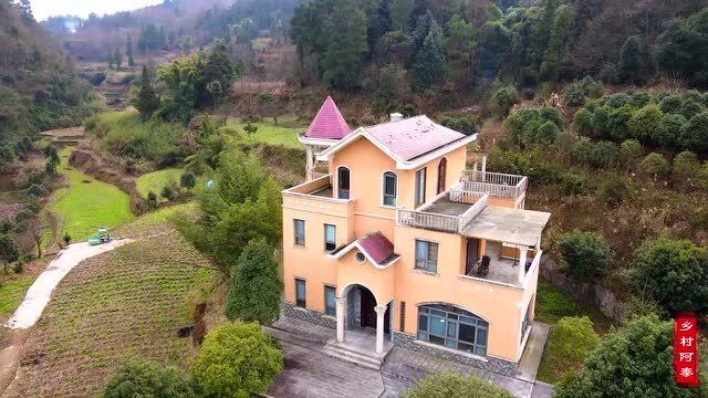 贵州大山里发现一独栋别墅,建房位置环境真好,背山面水风水宝地