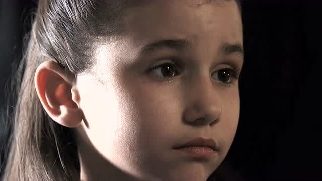 小女孩天生阴阳眼,成为去世老人爱的传递者,朝思暮想的人怎么会害怕呢