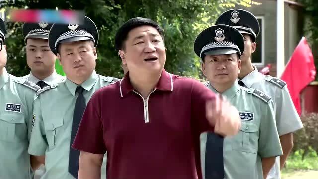 乡村爱情:象牙山表彰大会,谁料十几名保安冲出,这下把村民吓坏!