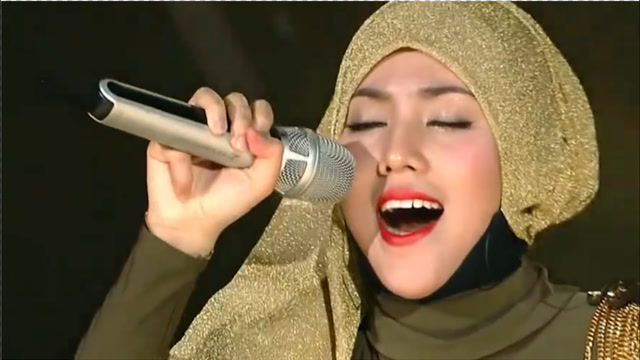 茜拉挑衅韩红!当面飙高音唱《青藏高原》,韩红当场自闭了