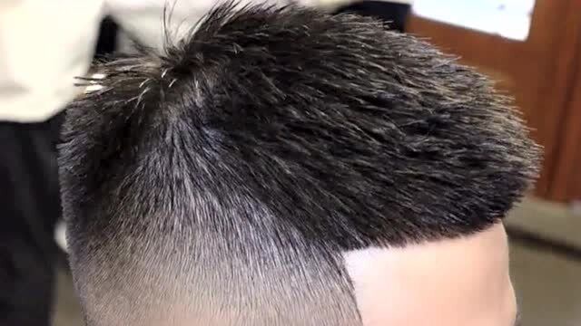 理发师推荐中式栗子头,他说是全网最帅的男生发型,你们看着好看吗?