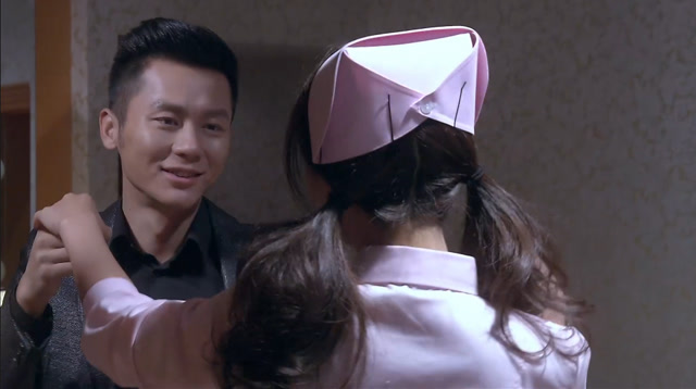 今夜天使降临:难得二人世界,佳佳换上初遇时的服装与老公共舞,太美