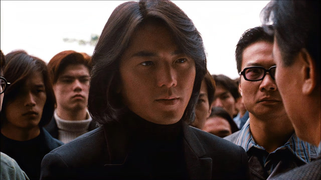 古惑仔:陈浩南带几百个兄弟祭拜蕉皮,警察看这阵势,吓得叫支援