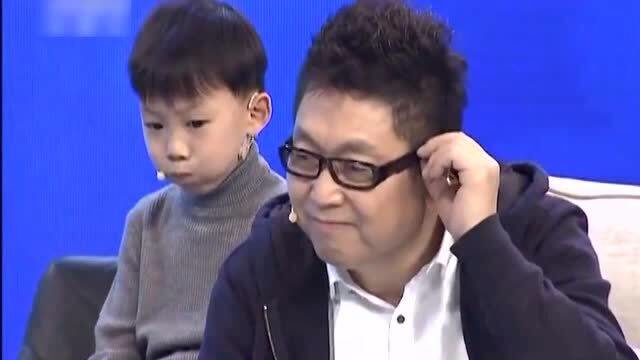 王为念儿子带着王为念孙子来参加节目,王为念唱歌给孙子听!