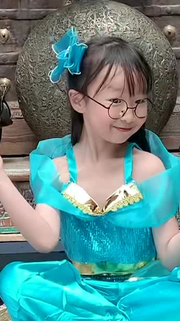 机灵姐的变装日常 来看看我换了几套衣服?