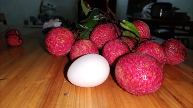 新品荔枝无核荔枝鸡蛋大小,这样的荔枝你吃过吗?