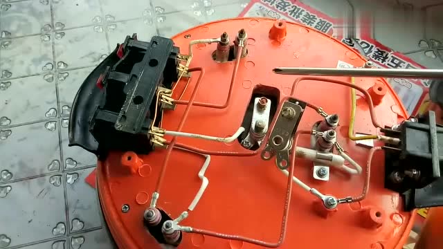 家用电炒锅常见故障断续加热检修方法